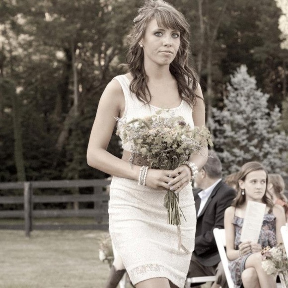 ⚜️WHITE LACE & SEQUIN BODYCON DRESS ⚜️ - Picture 2 of 4